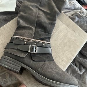 BNIB Boots